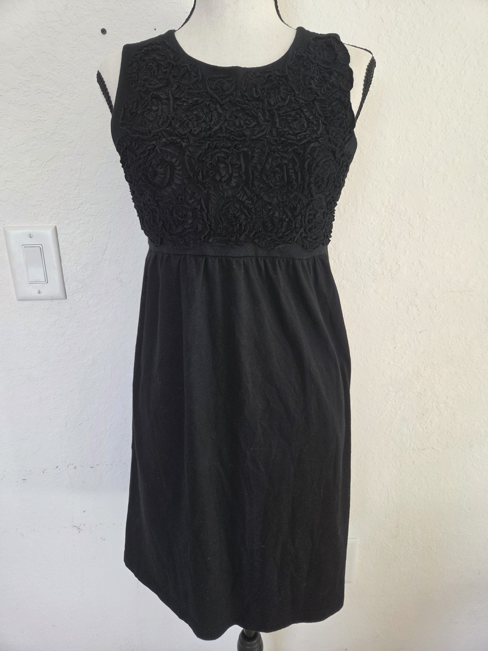 Apostrophe Black Sleeveless Dress Textured Rose Bodice Keyhole Back Size M